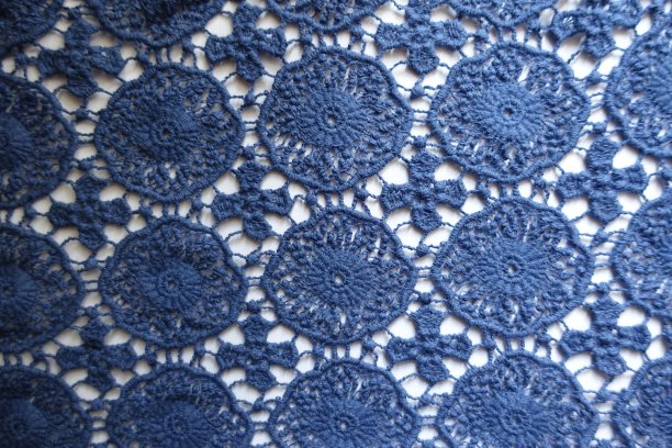 优雅的蓝色蕾丝从上面白色的背景图片下载