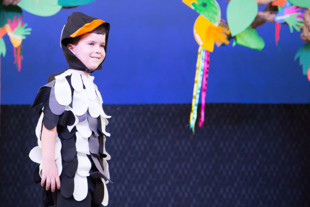 孩子做演示图片下载