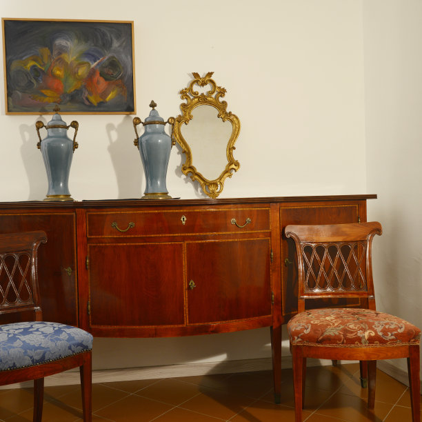 古董店的古董家具素材图片