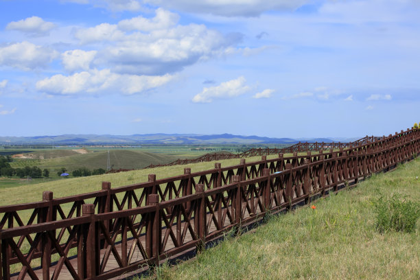 山间的木制走廊图片下载