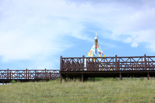 山间的木制走廊图片下载