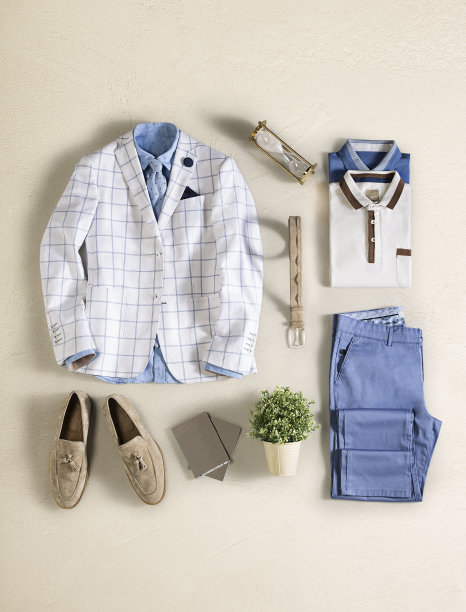 男性服装与个人饰品孤立的米色背景素材图片