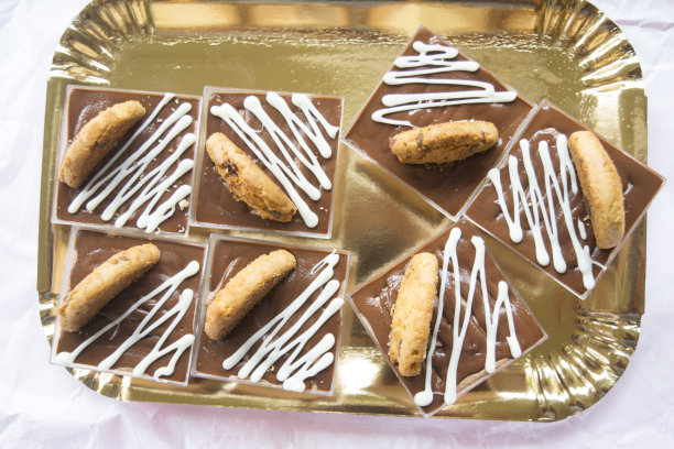 巧克力奶油糕点图片下载