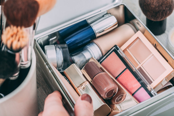 一套装饰化妆品。图片下载
