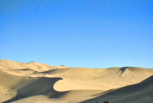 中国甘肃敦煌鸣沙山沙丘图片下载