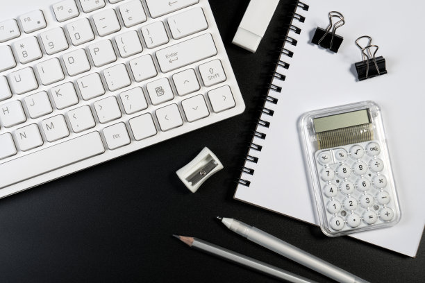 顶部视图与业务办公桌和文本复制空间。图片下载