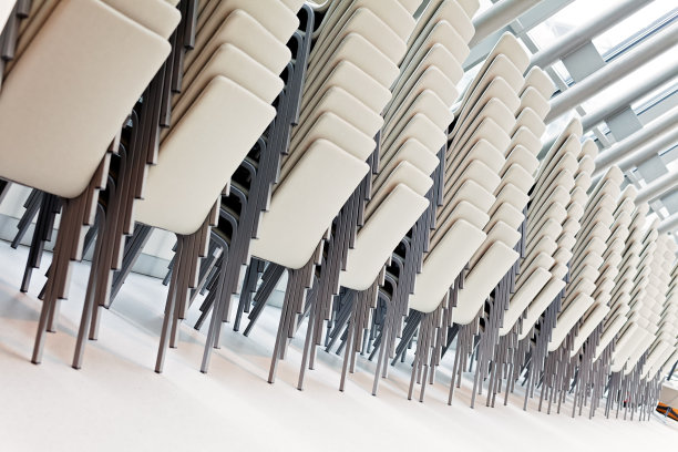 花园里的椅子图片下载