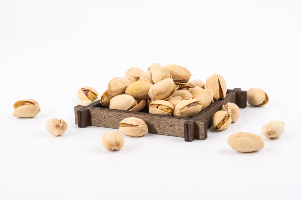 开心果。孤立在白色背景上。素材图片