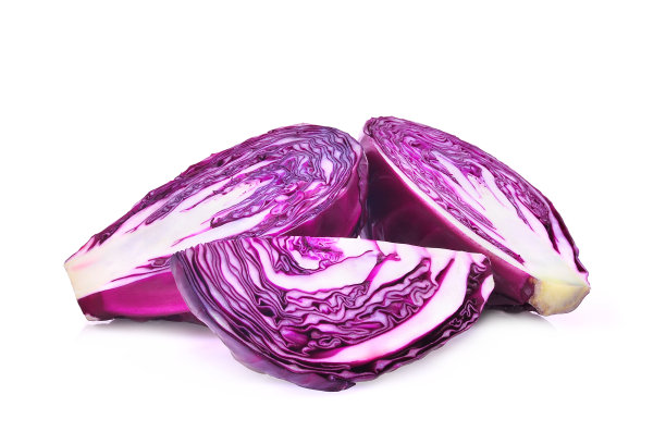 在白色背景上孤立的切片红卷心菜蔬菜图片下载
