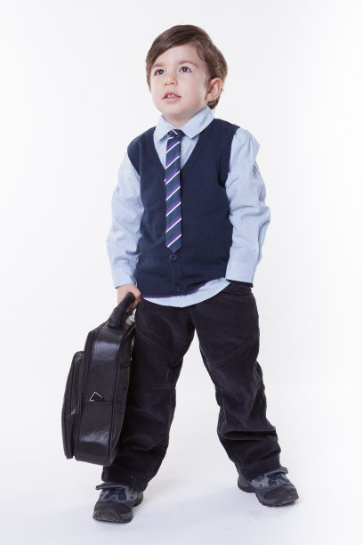 打扮成商人模样的小男孩，白色背景图片下载