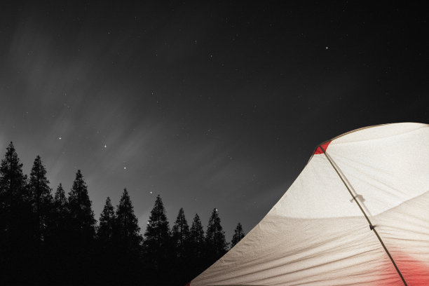 在星空下闪闪发光的旅游帐篷素材图片