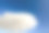 沙滩伞映衬着海滩上蔚蓝的天空图片下载