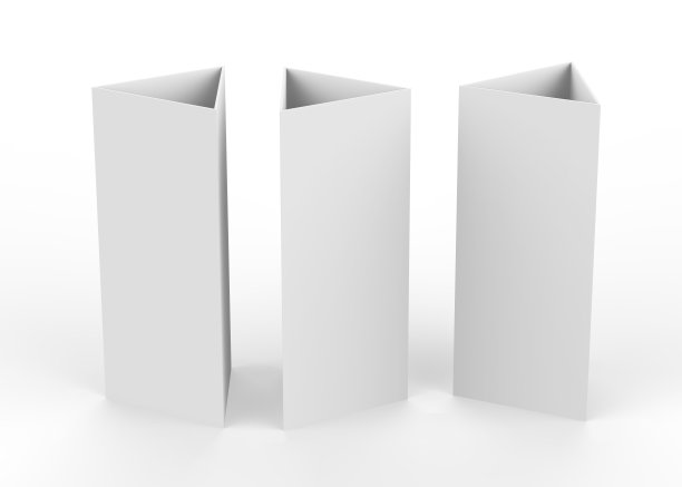 三角形卡上孤立的白色背景，3d插图素材图片