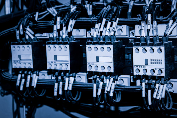 关闭控制面板中的断路器和电线图片下载