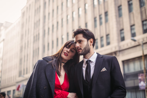 街上的美女和绅士图片下载