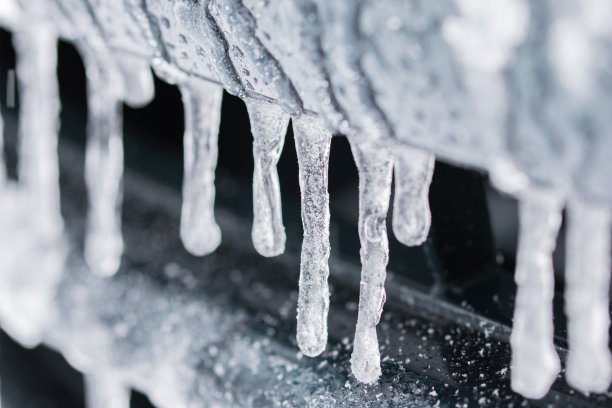 一排小冰柱图片下载