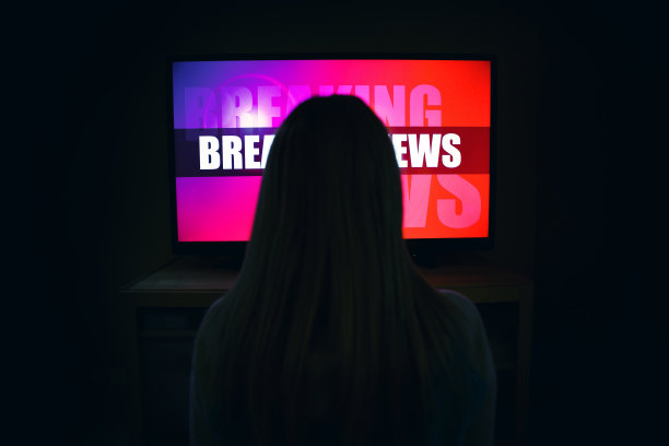 深夜突发新闻图片下载