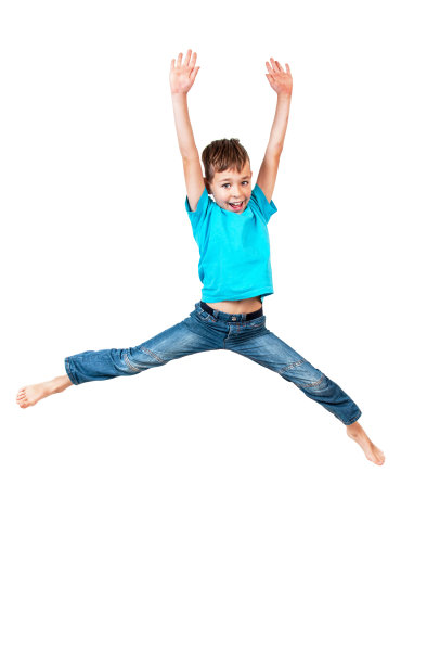 快乐活泼的男孩跳跃图片下载