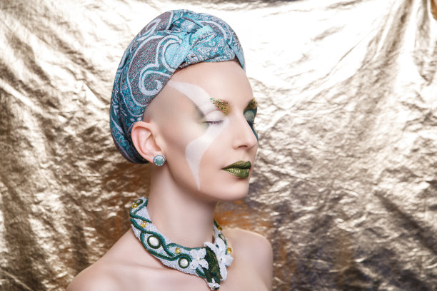 女人化妆美容时尚图片下载