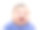 微笑的婴儿躺在他的婴儿床的特写图片下载