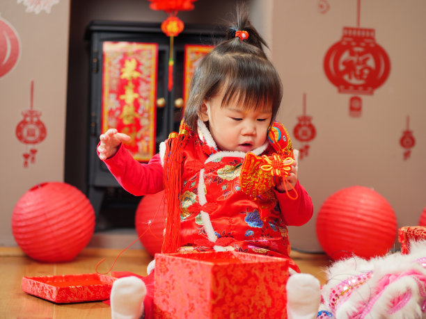 中国女婴庆祝中国新年素材图片