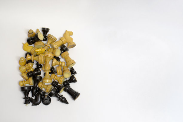 一组整齐的黑白棋子图片下载