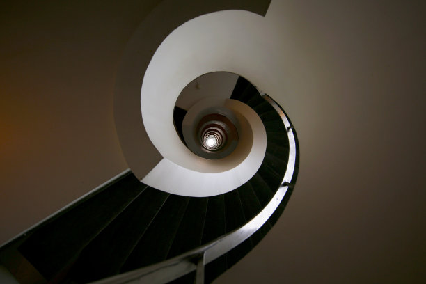 楼梯去爱图片下载