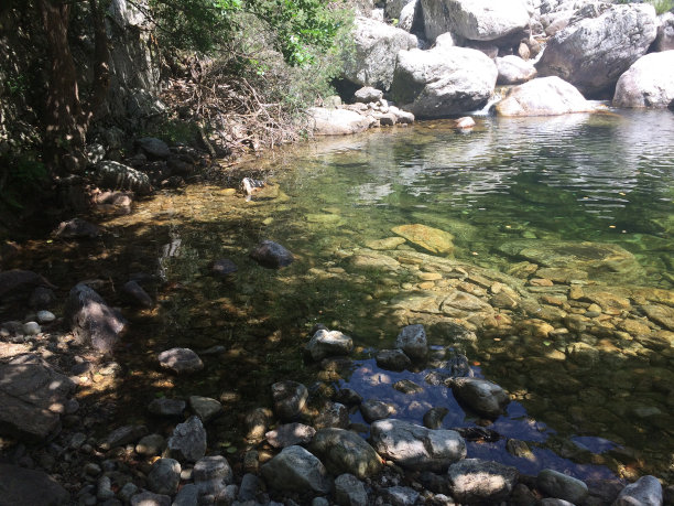 河流和山脉景观图片下载