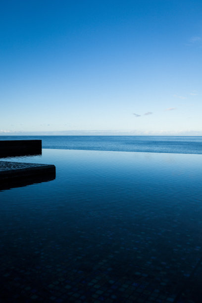 无限泳池海景地平线素材图片