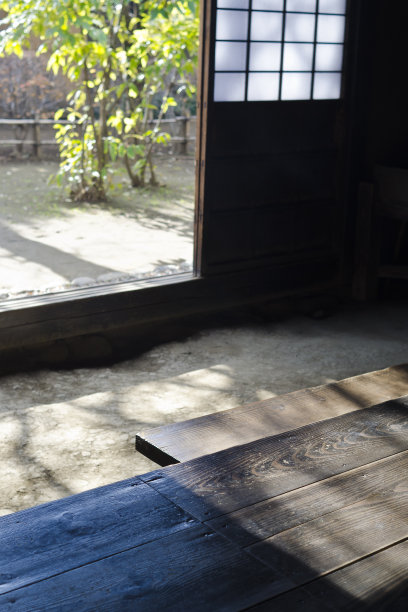上升框架和木屐日本传统图片下载