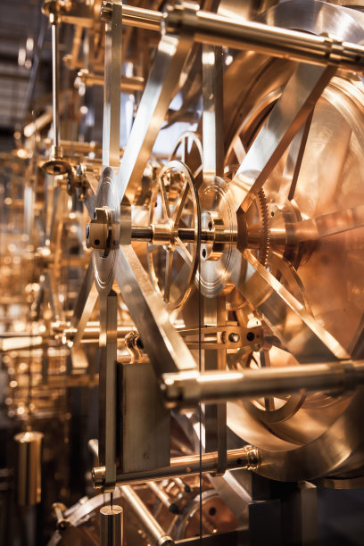 老式钟表机构的齿轮图片下载