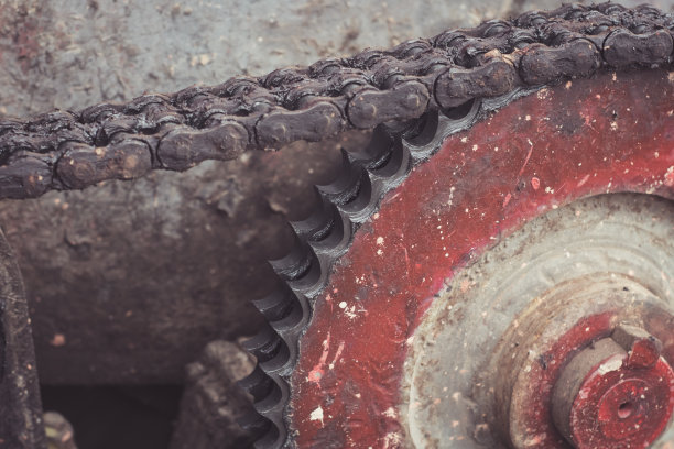 旧链条和齿轮图片下载