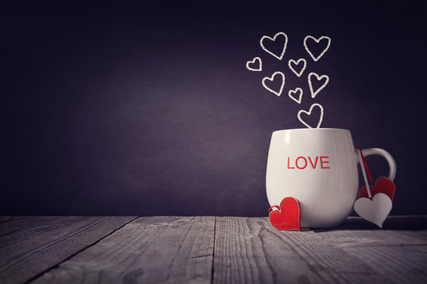 爱写在马克杯概念情人节或母亲节的背景与拷贝空间素材图片