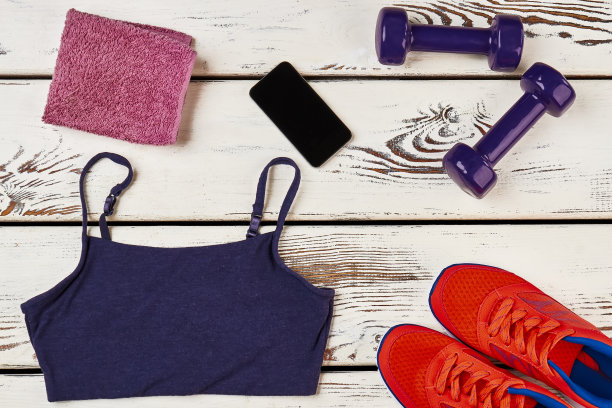 运动服、装备和智能手机图片下载