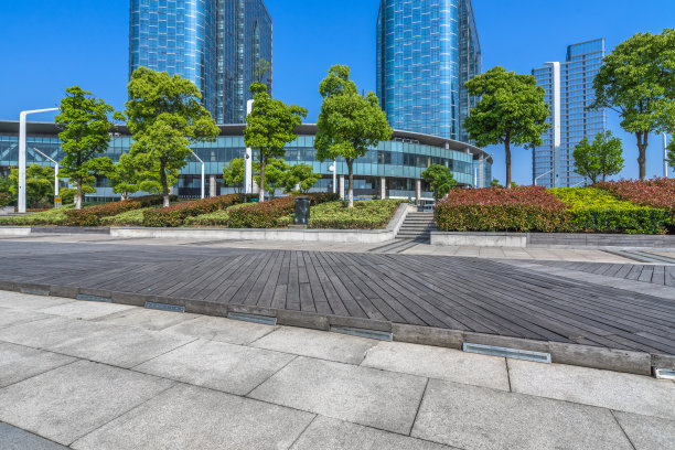 蓝天映衬下的现代建筑图片下载