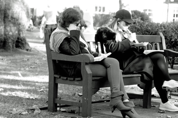 午餐时间的伦敦公园图片下载