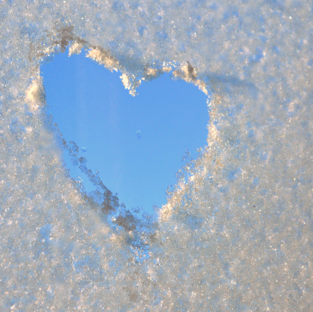 冰冻窗户上的“我爱你”图片下载