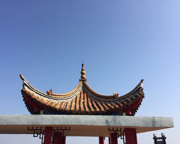 山中孤庙(中国云南昆明)图片下载