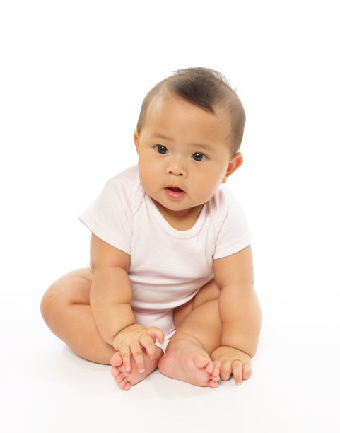 白人背景下的亚洲婴儿图片下载