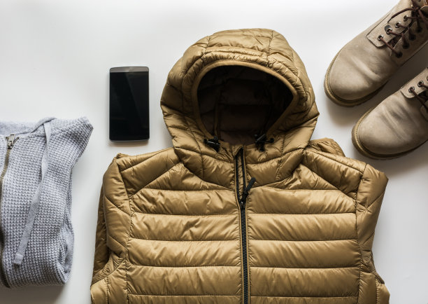 冬天给男人穿的衣服。图片下载