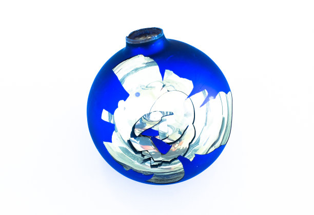 破碎的圣诞球图片下载