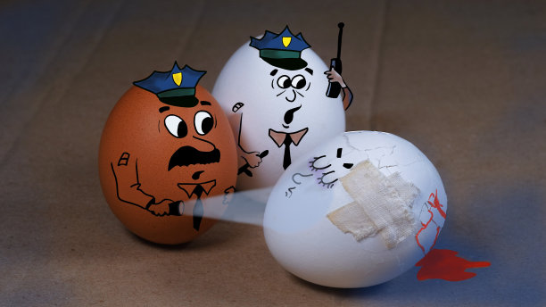 街头的鸡蛋警察和受害者图片下载