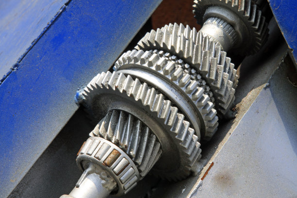 金属齿轮装置，特写照片图片下载