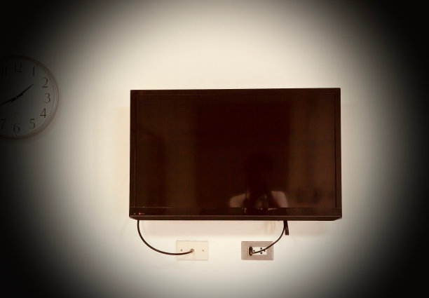 卧室里有平板电视。图片下载