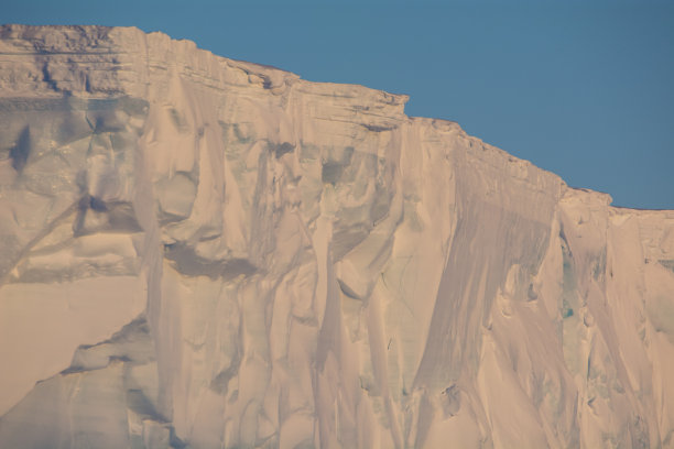 南极洲的冰山景观图片下载