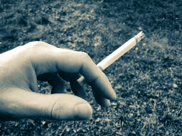 吸烟的照片。图片下载