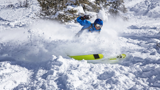 粉末雪的乐趣图片下载