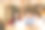 年轻的亚洲大学生群体或同事在咖啡馆或大学里一起使用笔记本电脑。休闲商务，自由职业，咖啡休息会议，电子学习或电子商务活动的概念图片下载