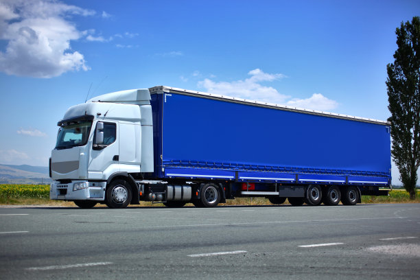 路上的卡车图片下载