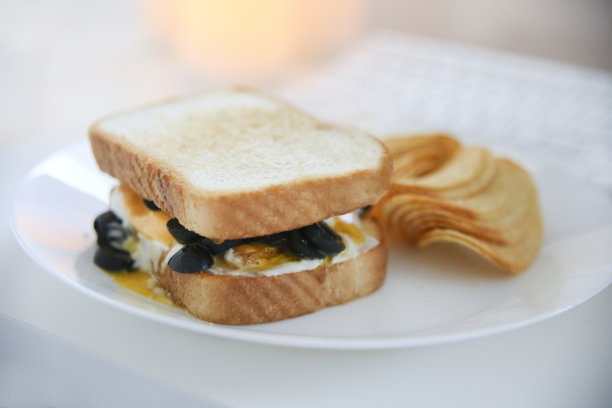 在办公室吃零食图片下载